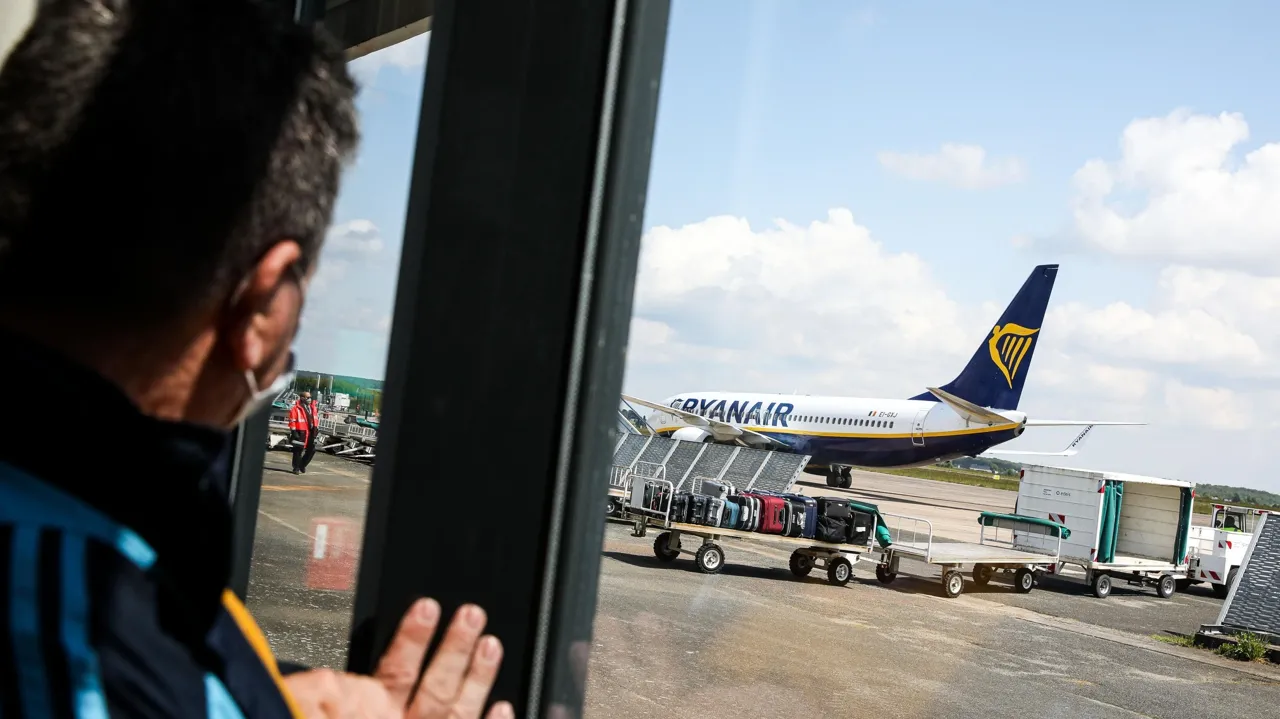 Passengers Left Behind as Ryanair Flight Departs from Tours Airport
