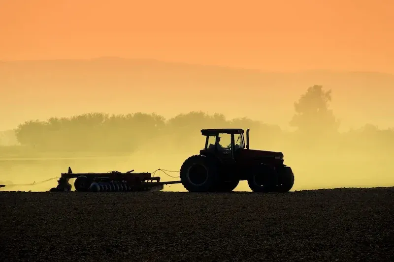 Tensions in Hormuz and Fertilizer Tariffs Worry American Farmers