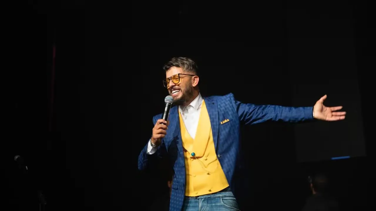 Hatim Ammor Kicks Off His Tour with Special Performances