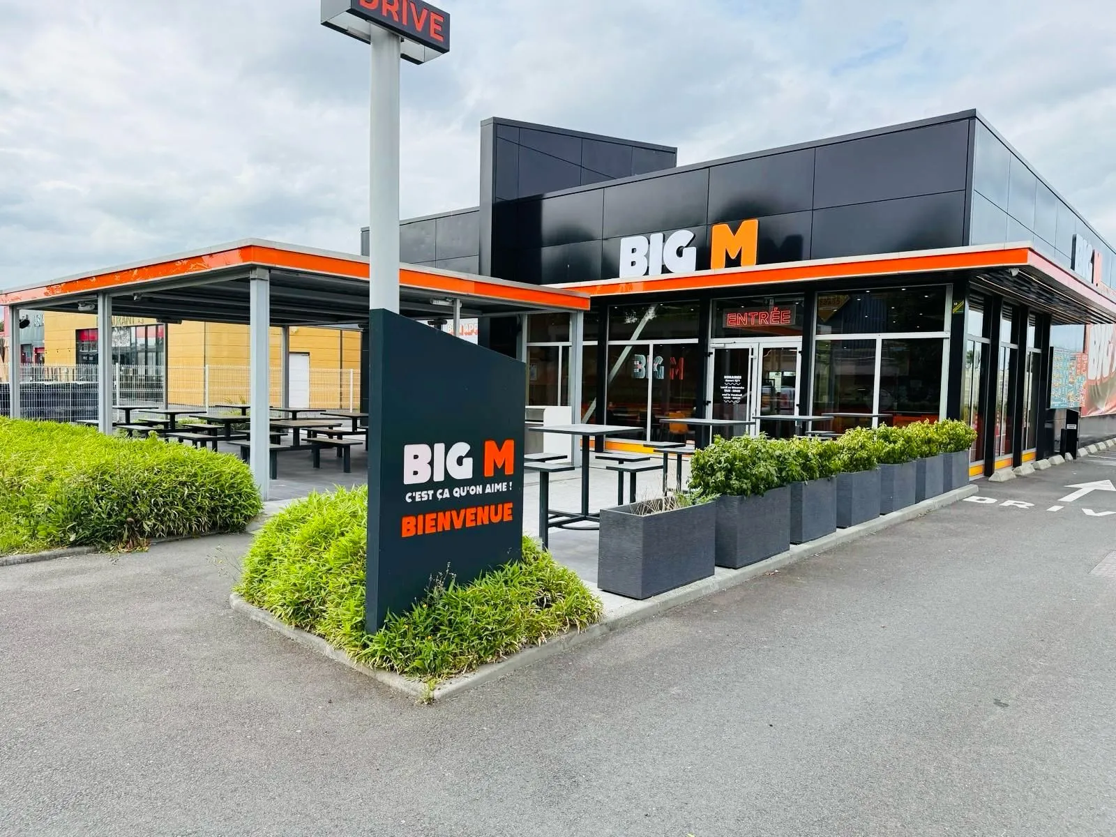 BiG M Halal Burger Chain Launches First Restaurant in Tangier, Morocco