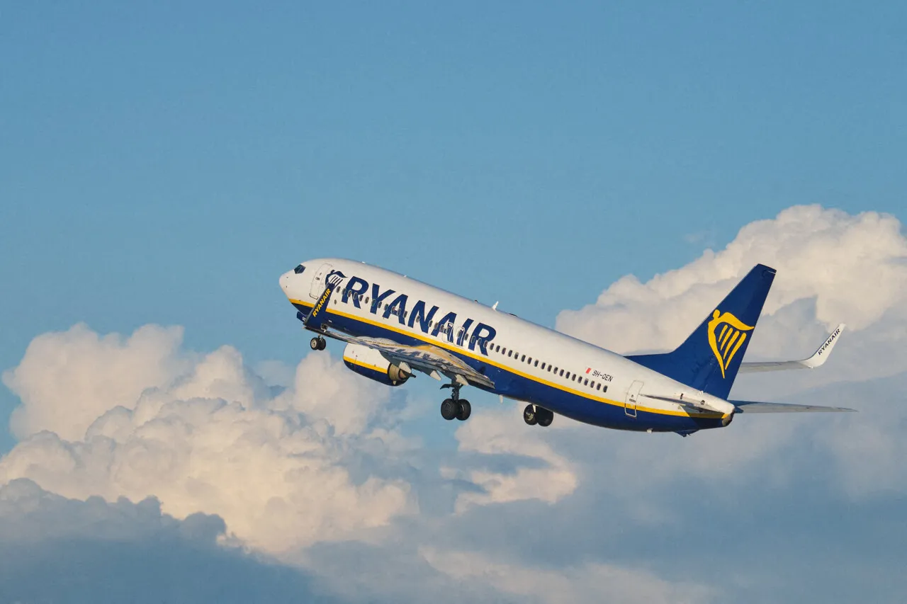 Emergency Signal for Ryanair Flight Over Paris: Aircraft Turns Back to Belgium