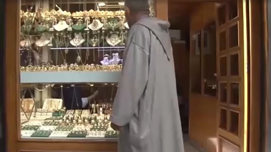 The Tradition of 'Salt Right': A Unique Gift for Women at Ramadan's End in Morocco