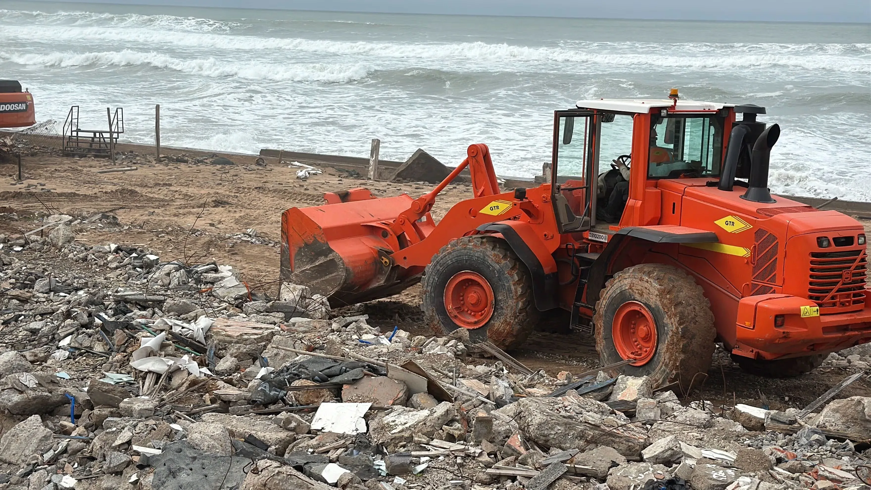 Partial Demolition of Paradise Complex in Casablanca for Urban Violations