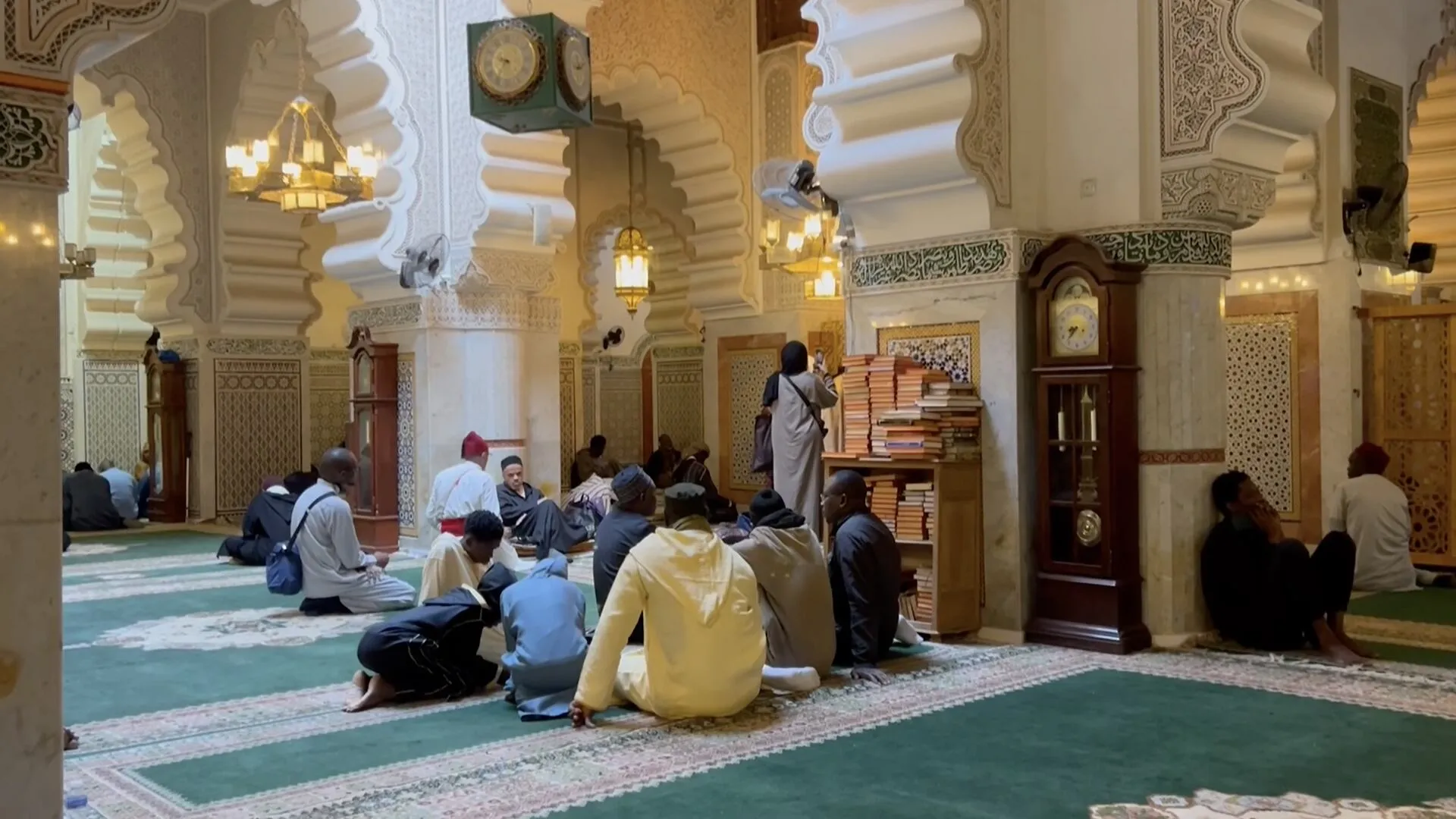 Spiritual Convergence: Thousands Gather at the Tijaniyya Zaouia in Fes During Ramadan