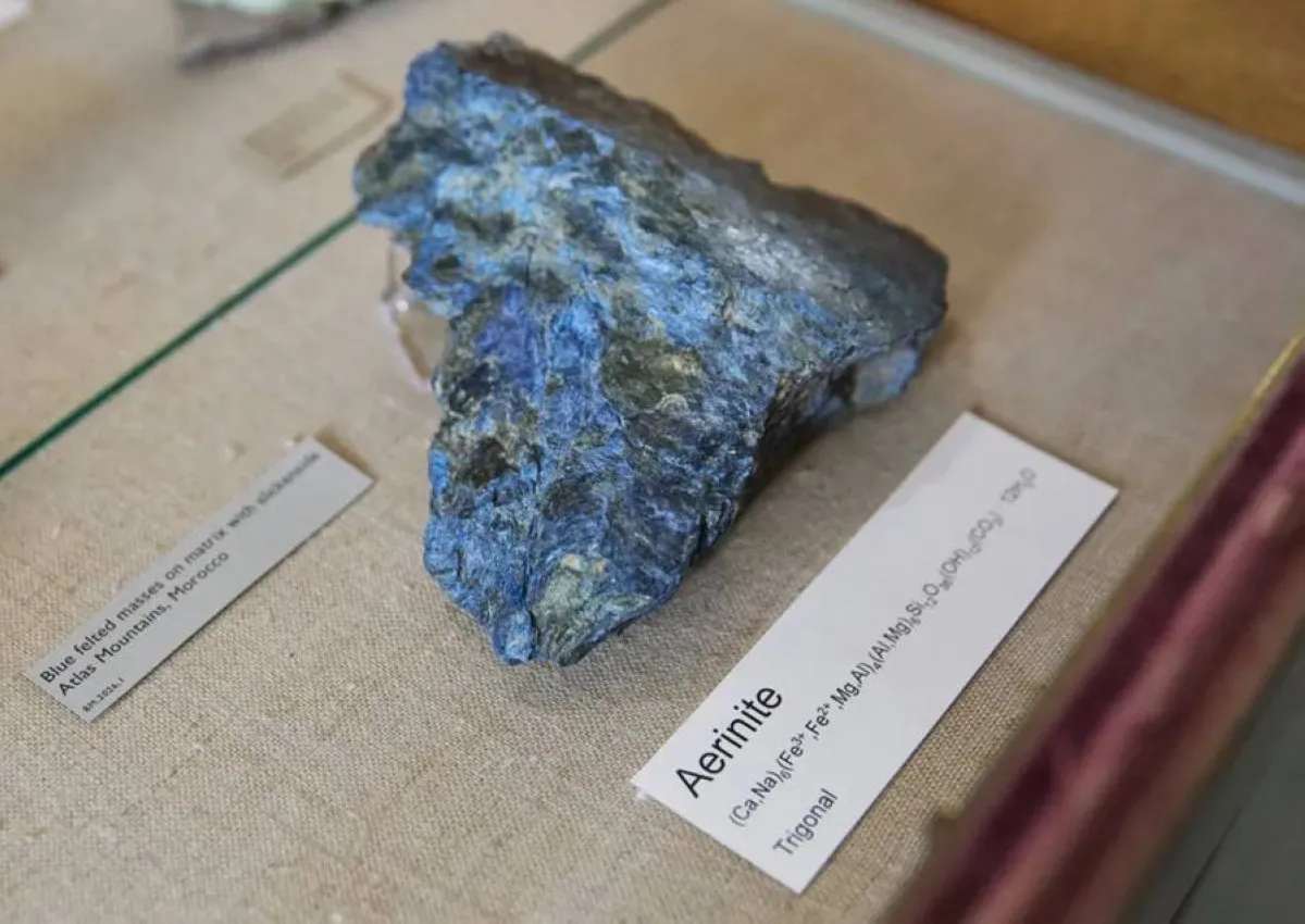 The Enigmatic Color-Changing Stone: A 30-Year Scientific Mystery