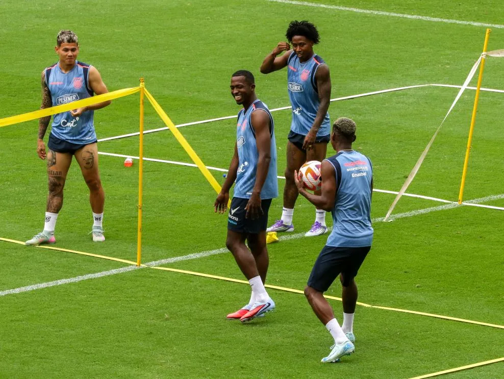 Ecuador's National Team Prepares for World Cup with Key Friendlies in Europe