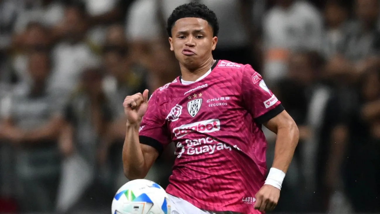 Ecuador's Patrik Mercado Suffers Injury During Crucial Match