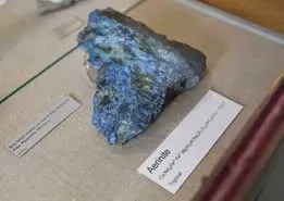The Mysterious Color-Changing Stone: A Scientific Enigma for 30 Years