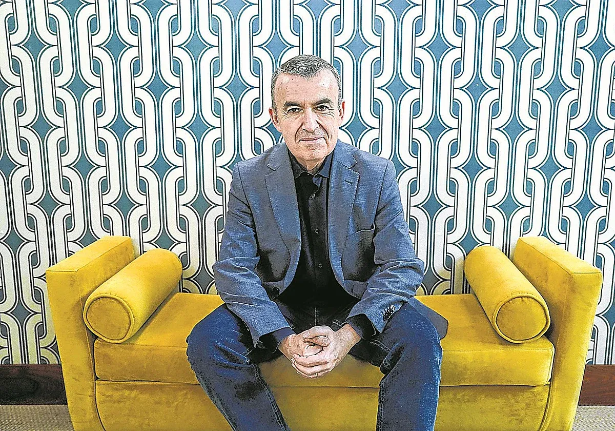 Lorenzo Silva Explores the Legacy of General Miguel Campins in 'Con Nadie'