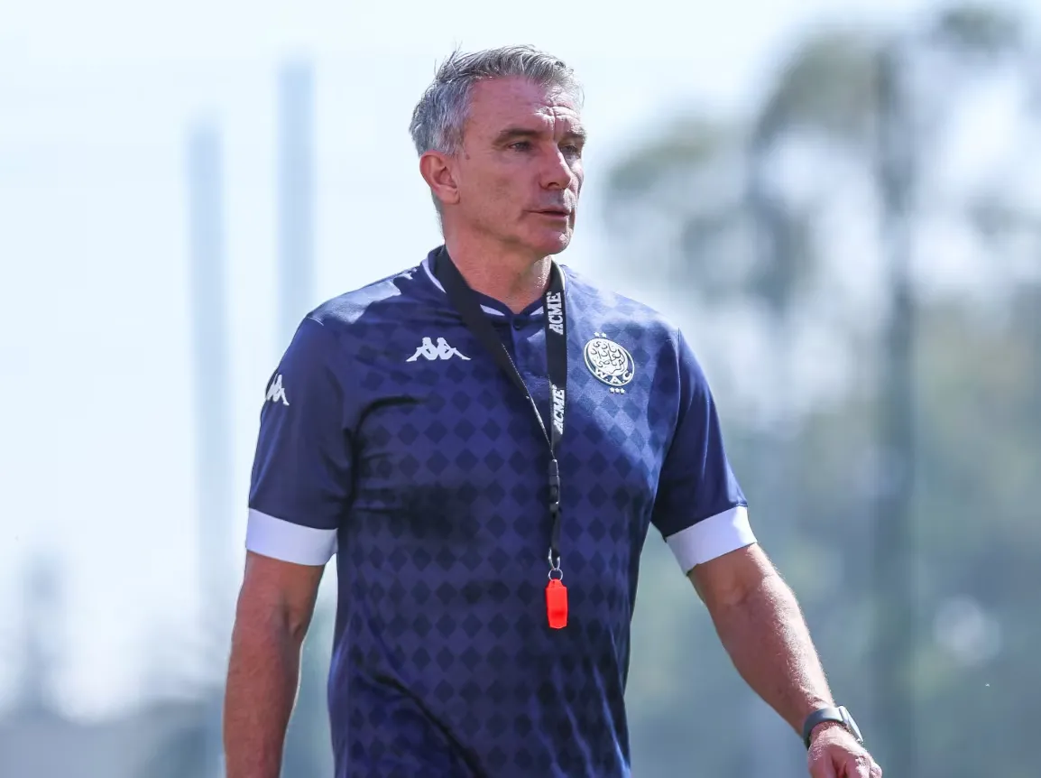 Patrice Carteron Leads His First Training Session with Wydad Casablanca
