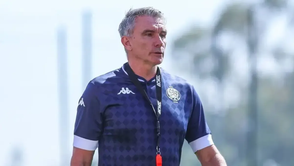 Wydad Coach Patrice Carteron Initiates Major Changes Following FUS Rabat Defeat