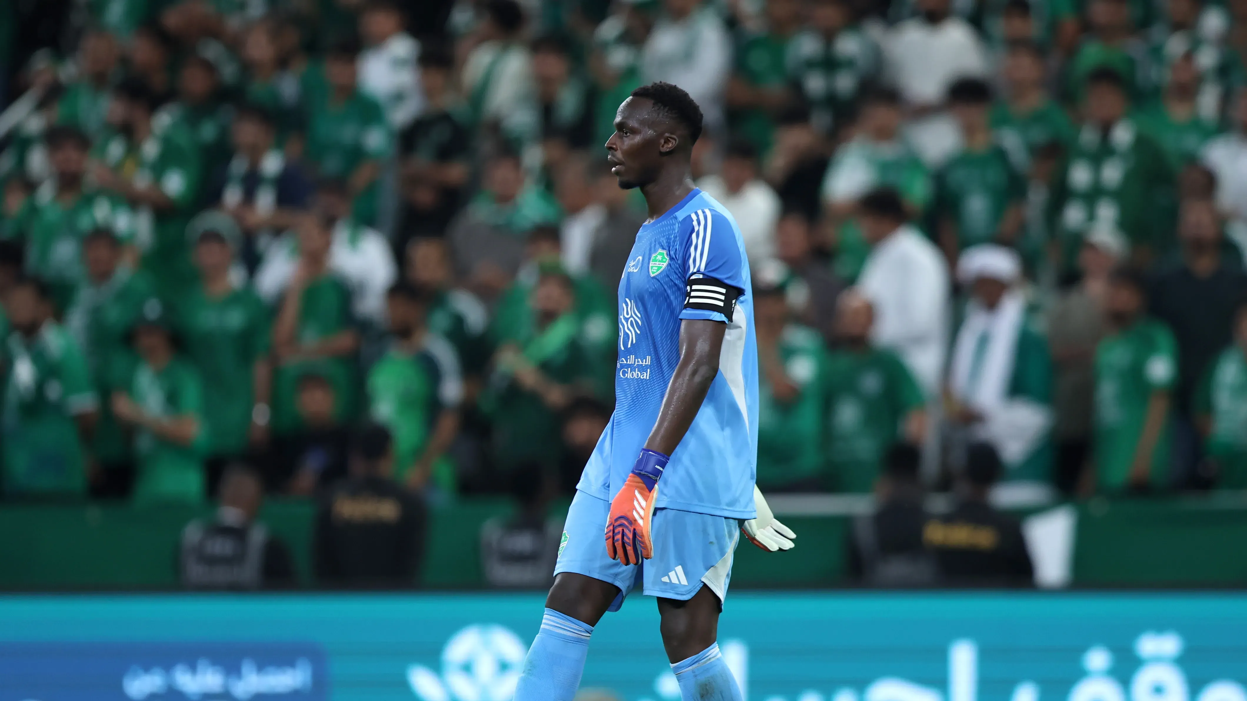 Senegalese Star Édouard Mendy Faces Setback in Roshen League