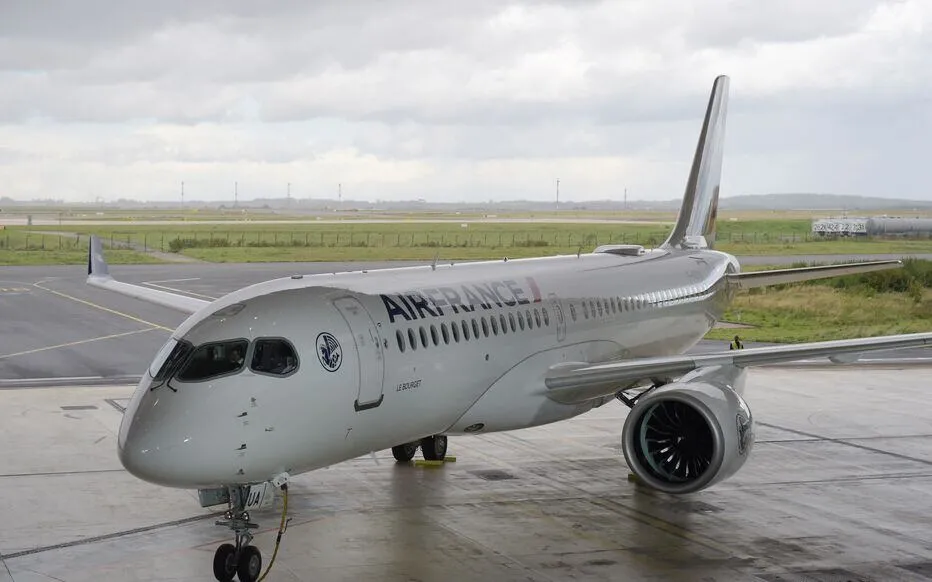 Air France Flight From Paris to Rabat Turns Back Due to Cabin Alert