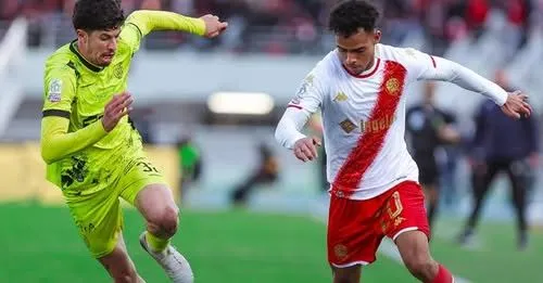Moghreb de Fès Takes Championship Lead as WAC's Struggles Continue