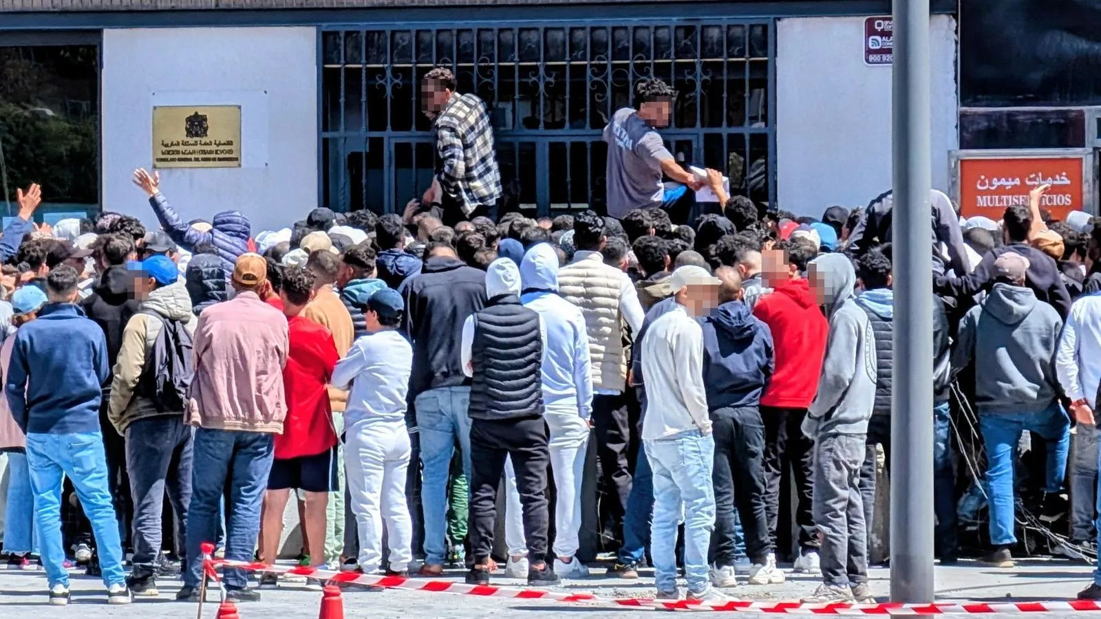 Surging Crowds at Moroccan Consulate in Almería as Regularization Process Approaches