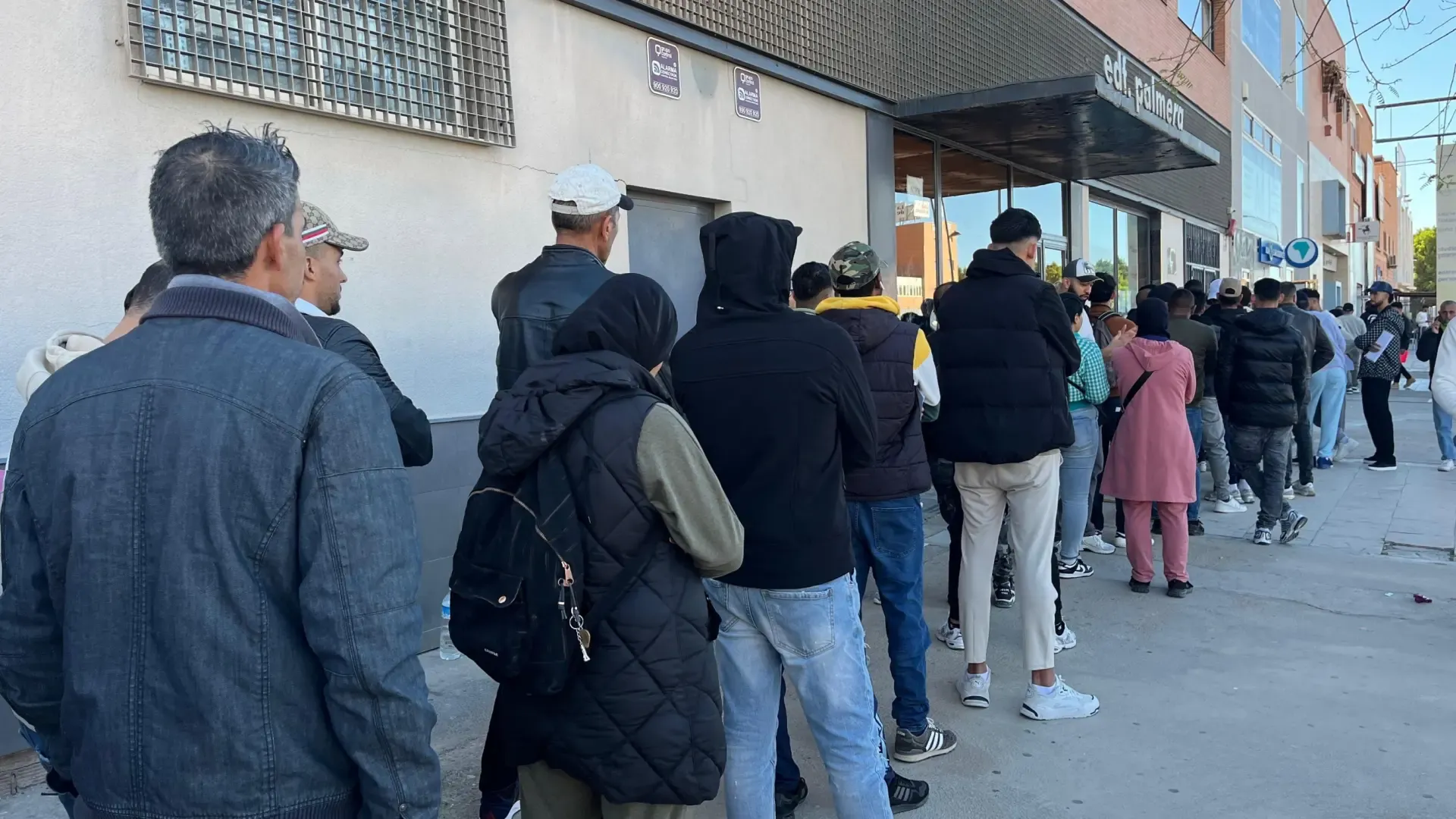Massive Turnout at Moroccan Consulate in Almería as Thousands Seek Documentation for Regularization
