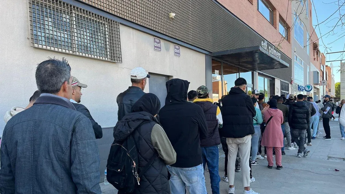 Massive Turnout at Moroccan Consulate in Almería for Upcoming Regularization Process