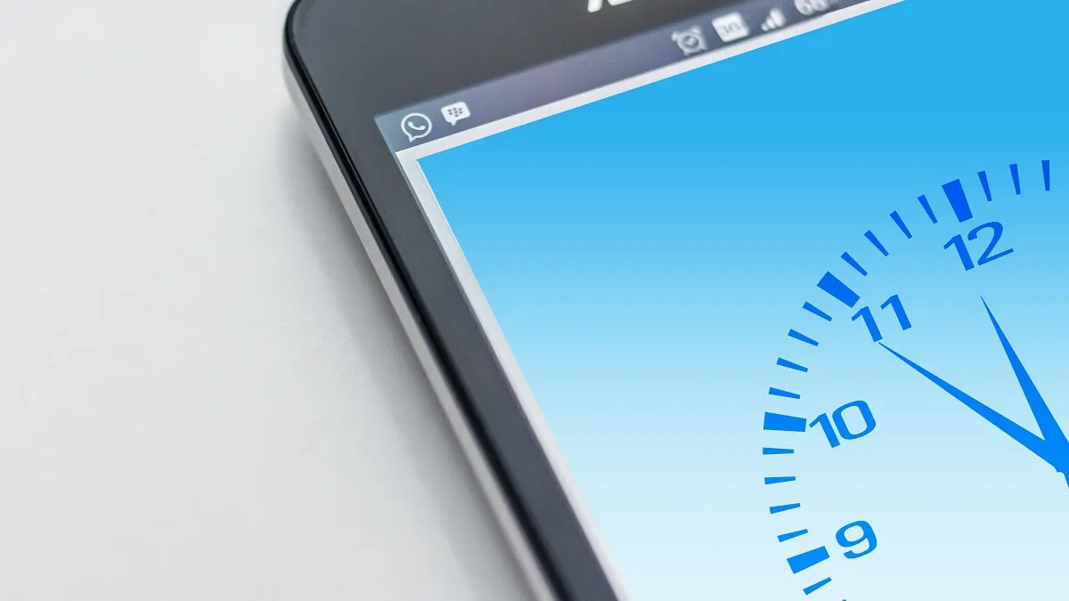 Public Outcry in Morocco Over GMT+1 Time Zone: A Call for Change