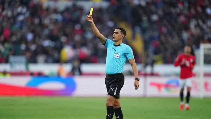 Referee of Moroccan League's Clash: The King of Cards and Penalties