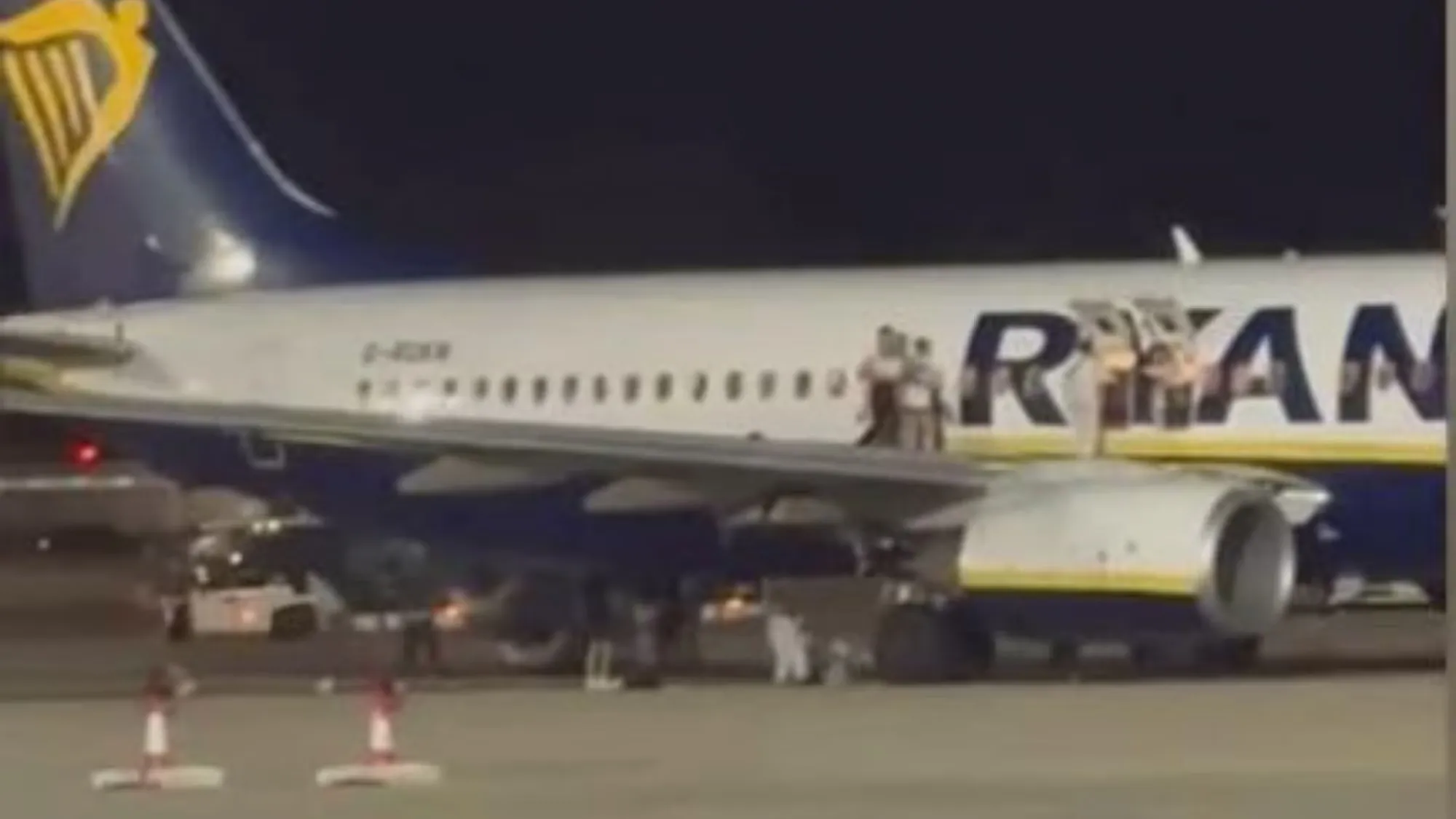 Passengers Left Stranded: Ryanair Flight Departs Without a Single Traveler