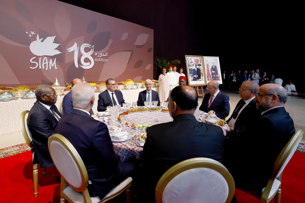 The King Hosts a Grand Dinner for Guests of the 18th SIAM Conference