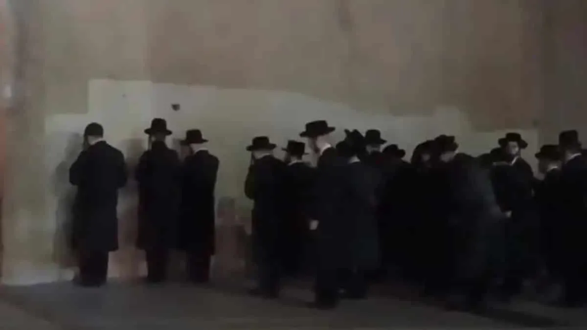 Jewish Prayers at the Walls of Marrakech: A Controversy Over an Established Tradition