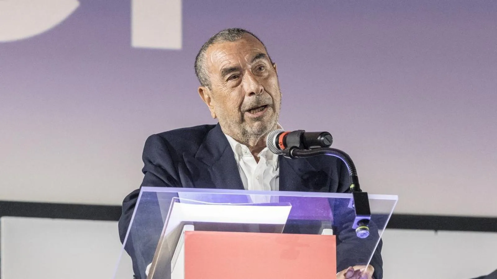 José Luis Garci: A Director's Bold Confession About 'Casablanca'