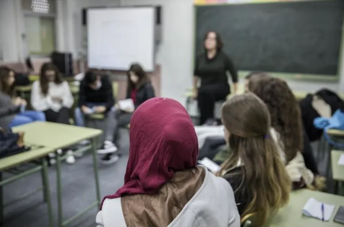 Moroccans Remain the Largest Foreign Community in Spain, Yet Face Education Challenges