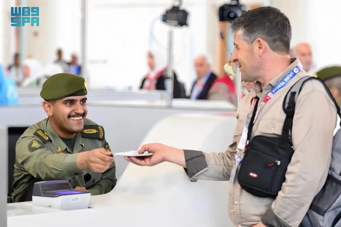 Moroccan Pilgrims Arrive at Prince Mohammed Bin Abdulaziz Airport for Hajj 1447