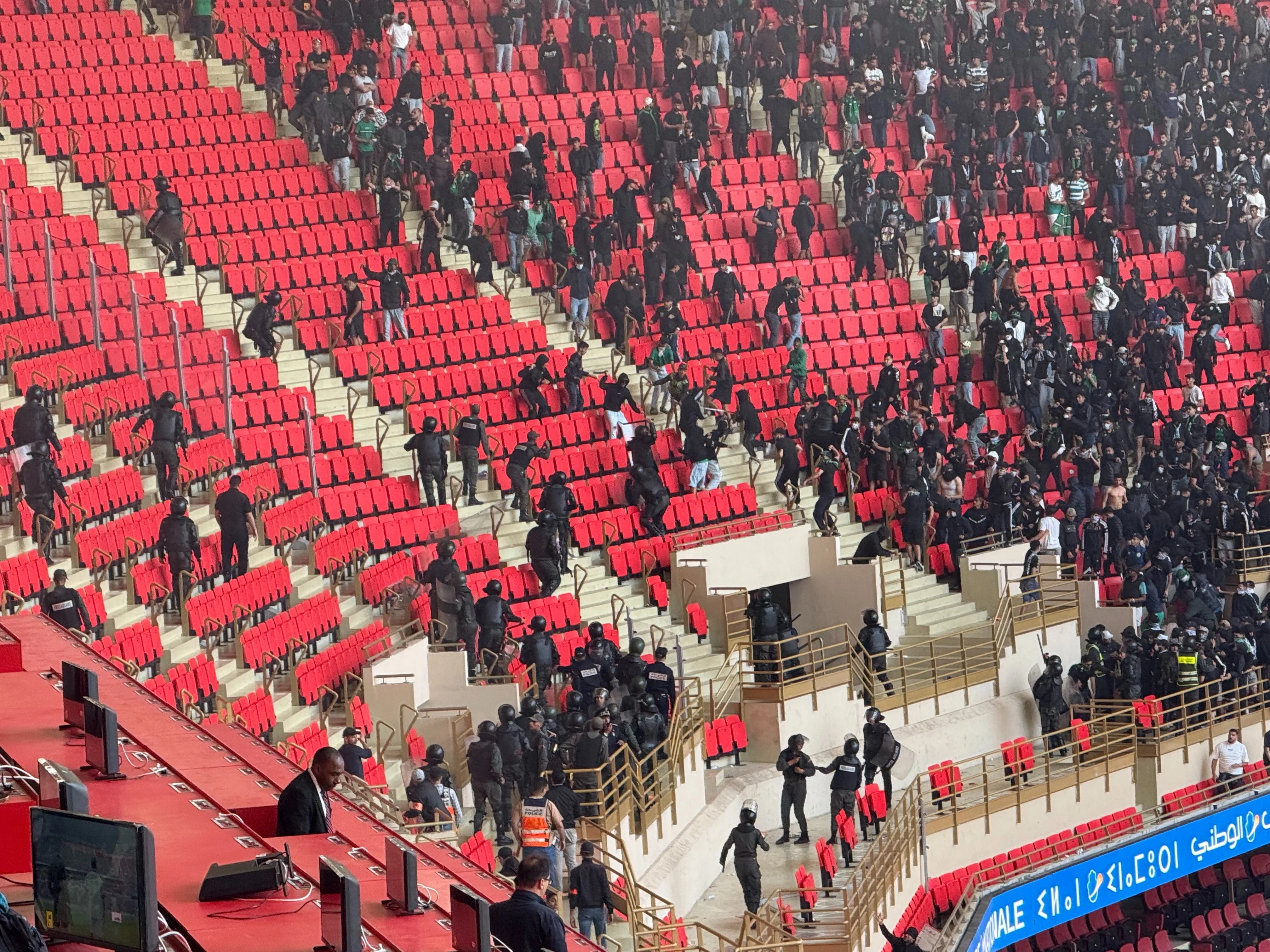 Heavy Penalties Imposed on AS FAR and Raja Following Hooliganism at Moulay Abdellah Complex