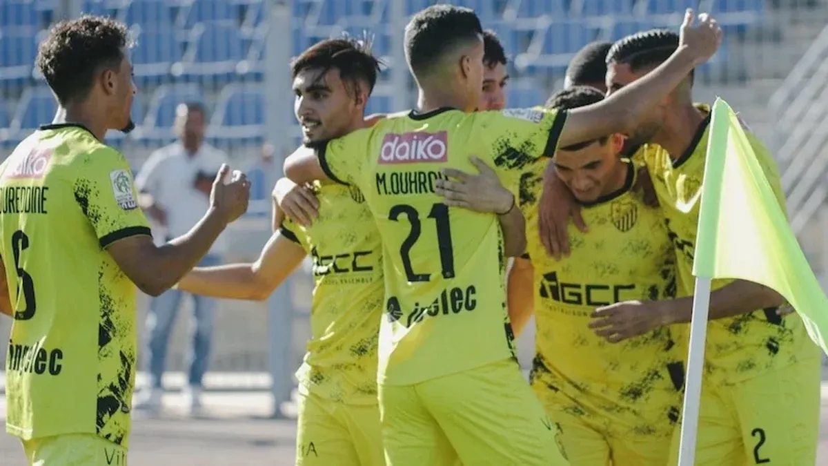 Morocco's Football League Update: Fes Leads While Army and Raja Chase