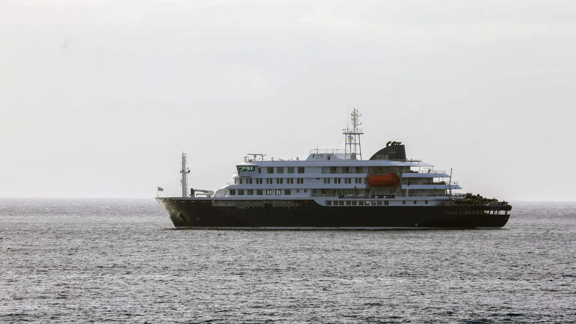 Emergency Air Ambulance Diverts to Gran Canaria Amid Hantavirus Concerns