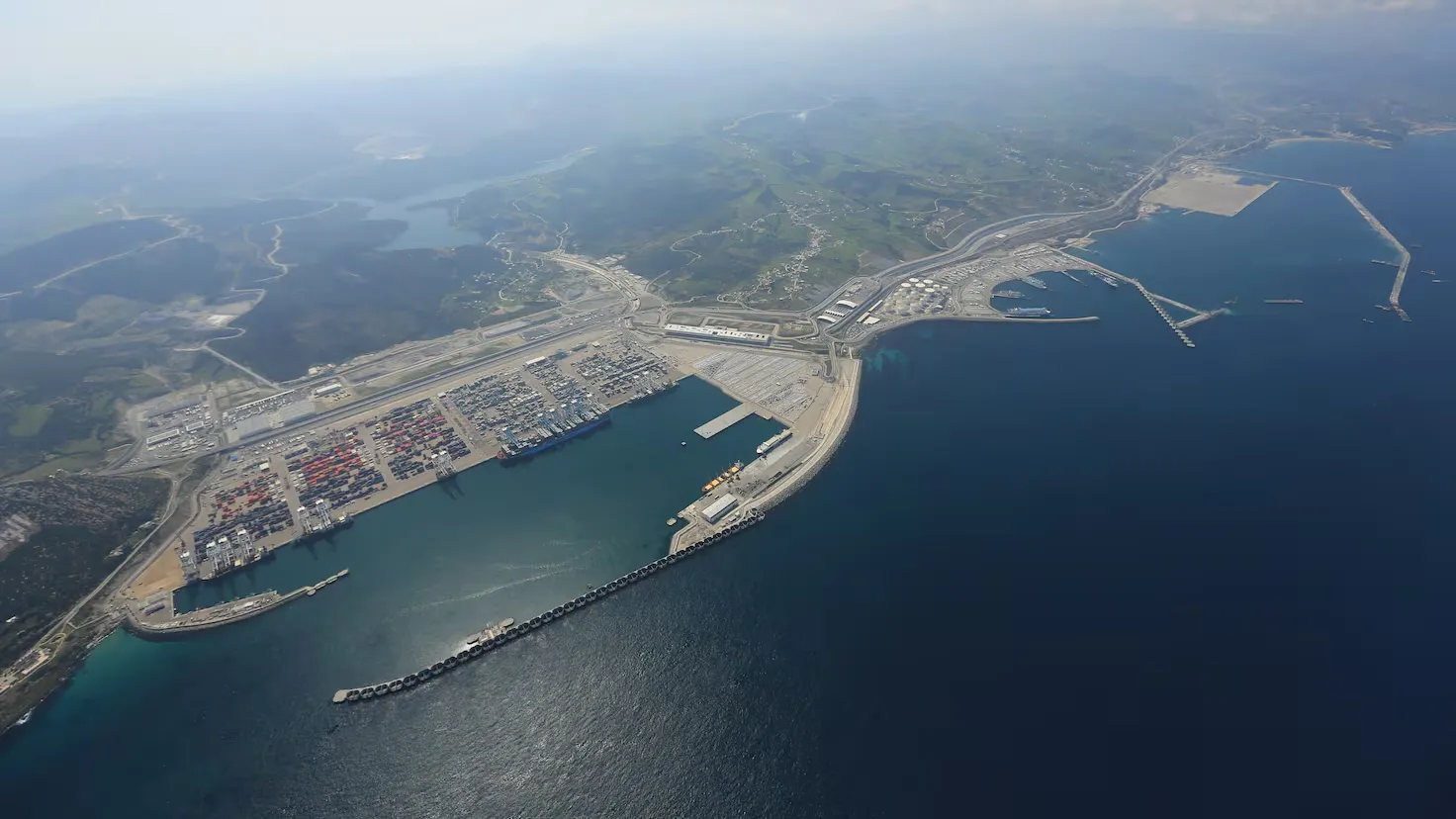 Navigating New Trade Routes Amid the Strait of Hormuz Blockage