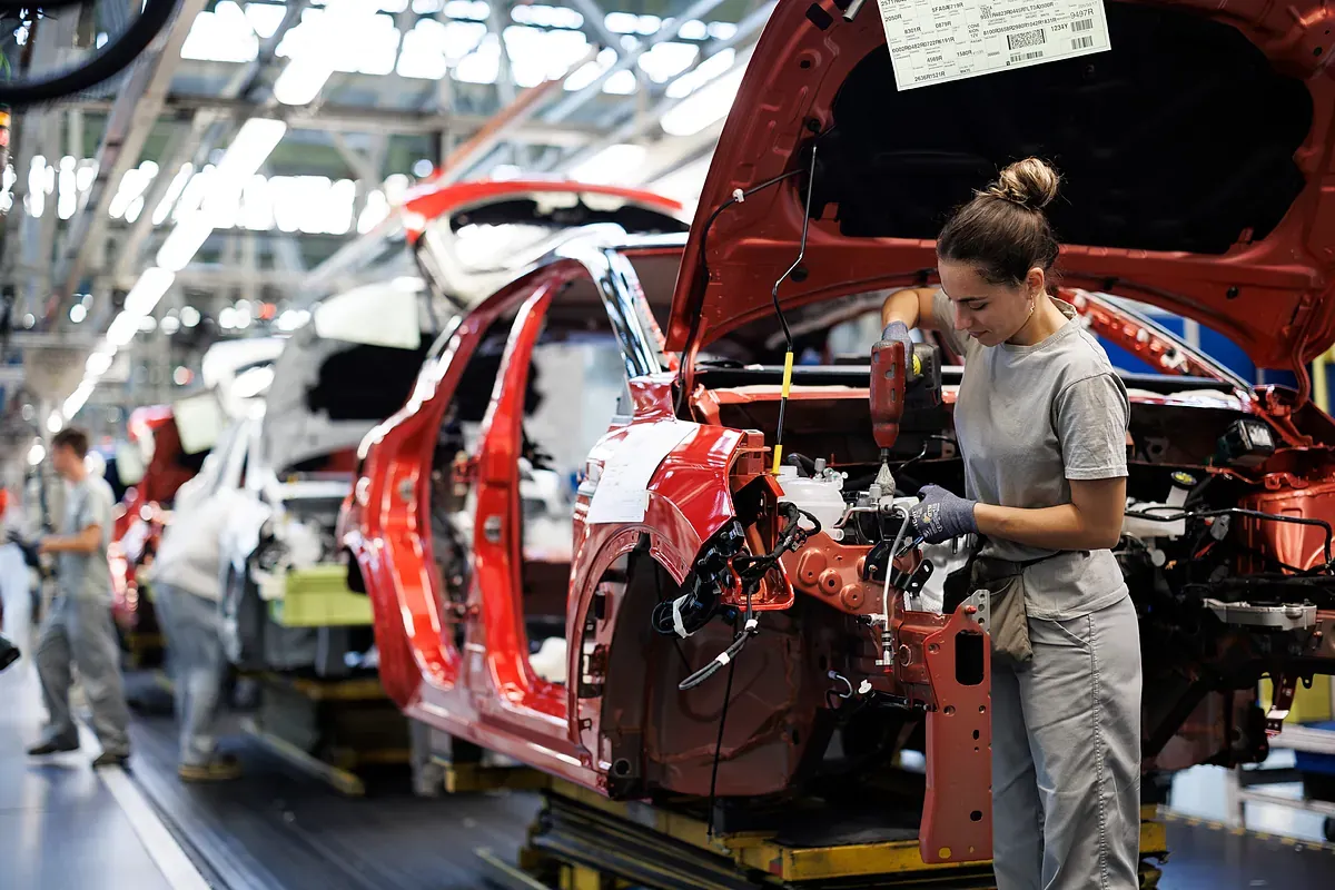 Renault's Future in Spain Hangs in the Balance Amidst Collective Agreement Negotiations