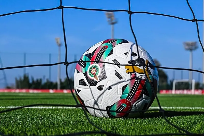 Top Teams Shine After 21 Rounds in Professional Football League