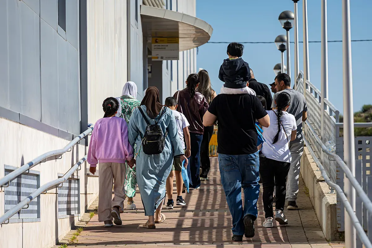 Spain Grants Citizenship to Nearly 300,000 Foreigners in 2025: A Record-Breaking Year