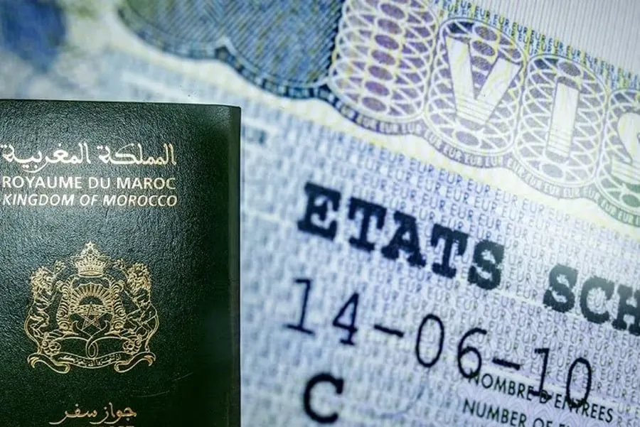 Moroccan Citizens' Mobility to Europe: A Significant Trend in Visa Applications and Naturalizations