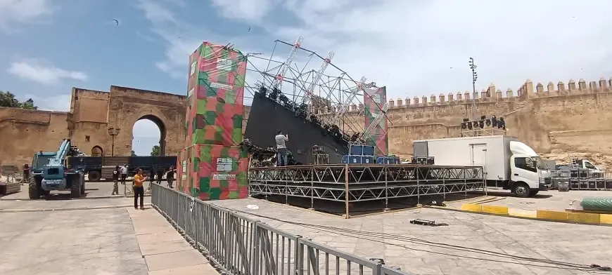 Tragic Incident in Fes: Giant Screen Collapse Injures Three Workers