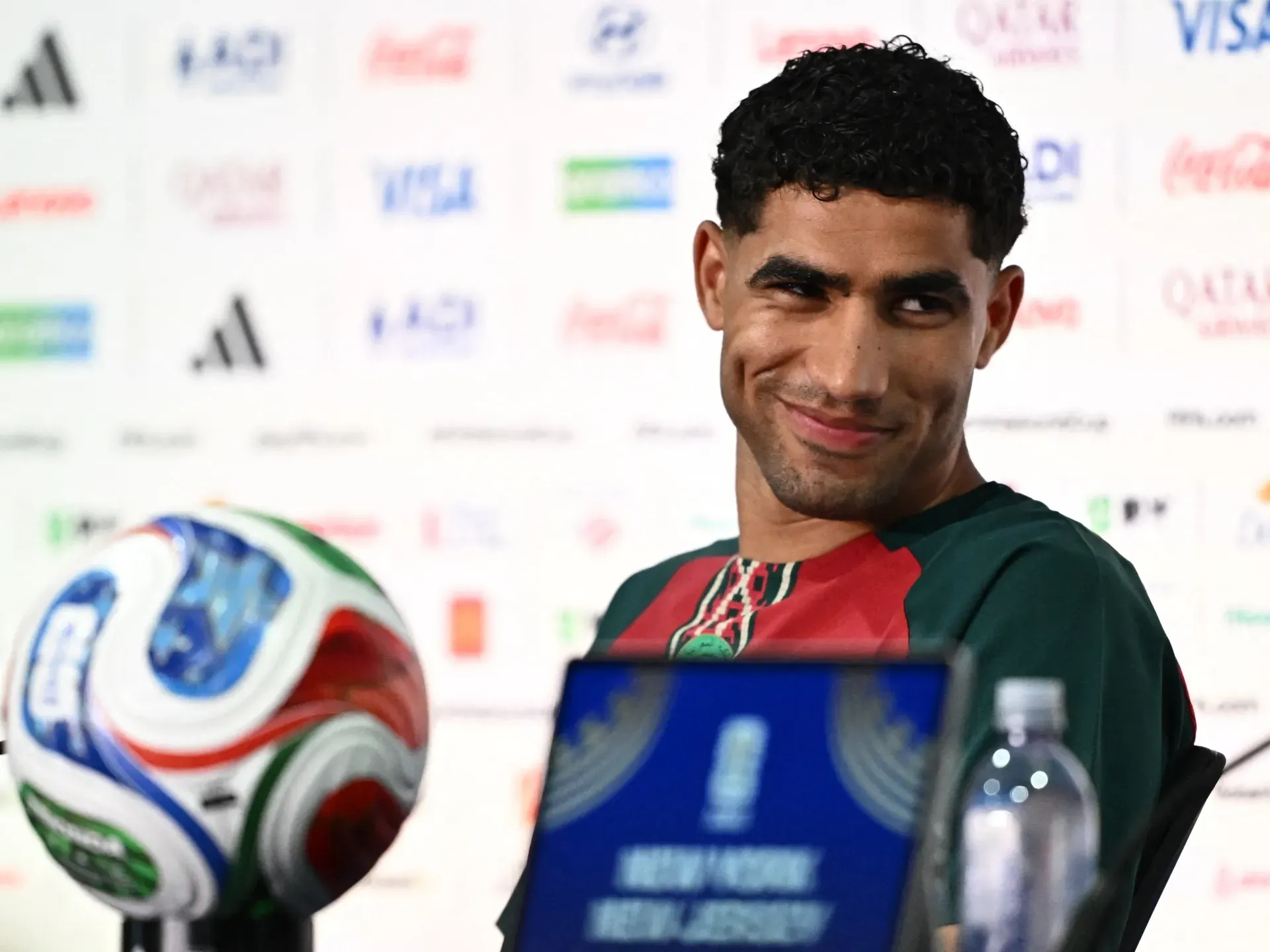 Achraf Hakimi Shines in Press Conference, Defends Mexican Journalist Amid FIFA Protocols