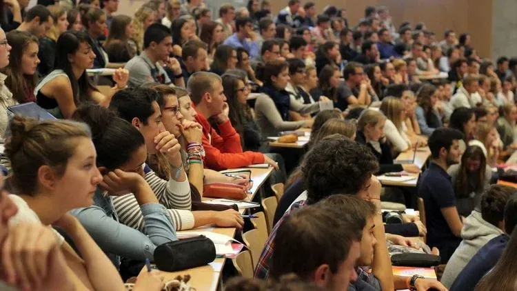 Navigating the Challenges of Moroccan Students in France: A Tale of Resilience and Support