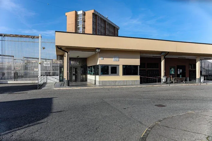 Turin Prison Officers Heroically Save Inmate from Suicide Attempt