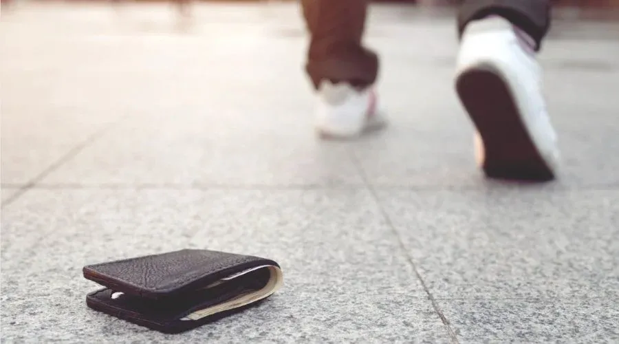 Moroccan Citizen Returns Lost Wallet of Spanish Tourist in Rabat