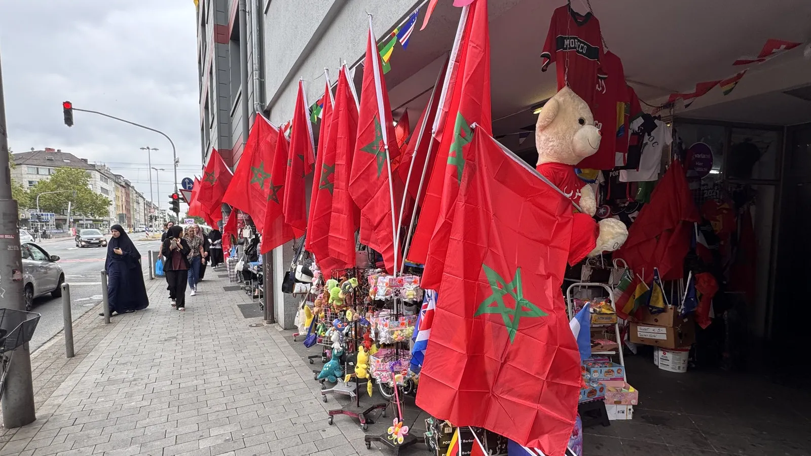 Moroccan Fans in Düsseldorf Eagerly Anticipate World Cup Clash Against France