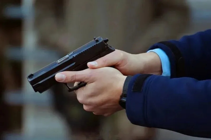 Police Officer Fires Warning Shot in Sidi Kacem to Subdue Violent Suspect