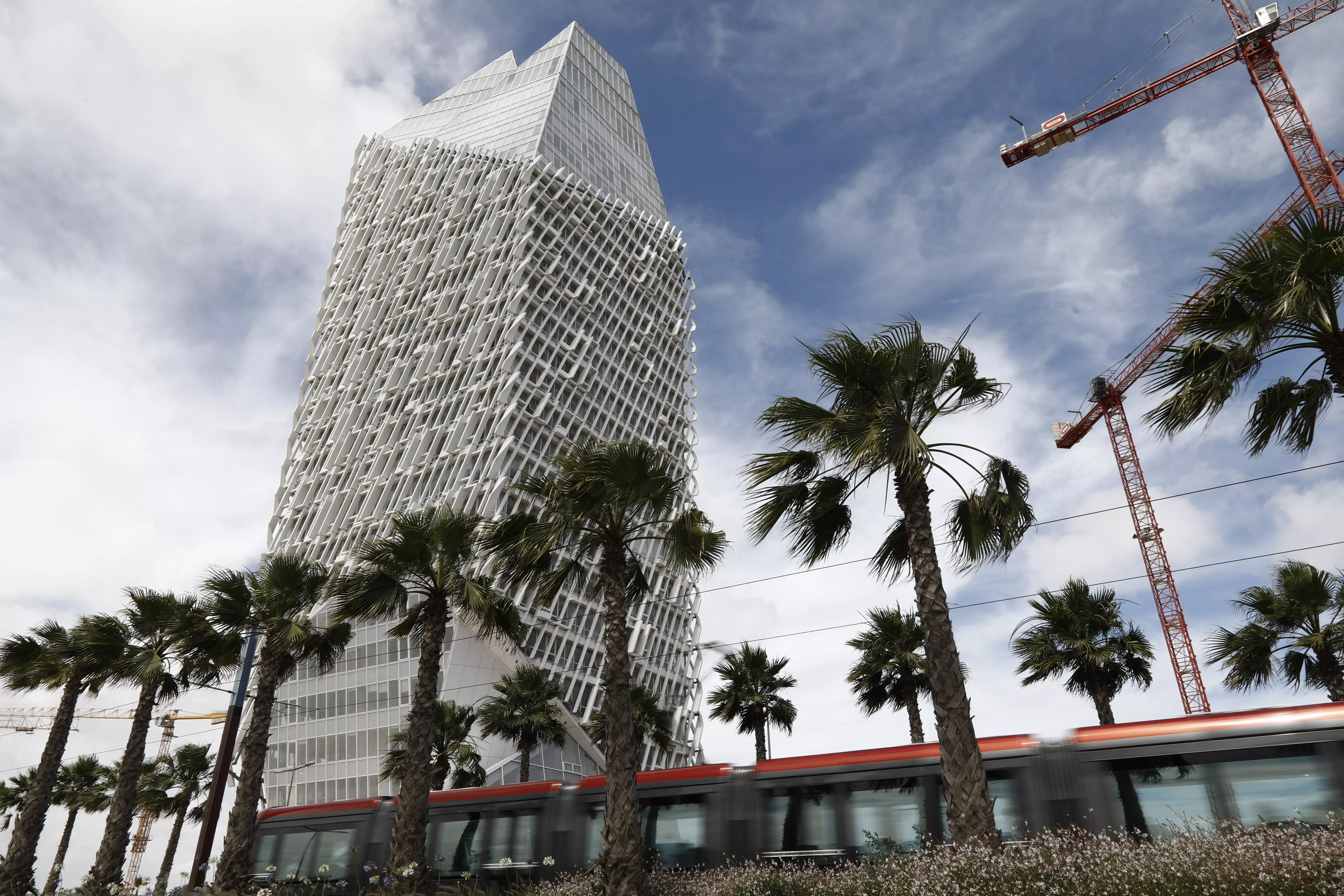 Three Regions Drive 58.4% of National Wealth in 2024, According to HCP