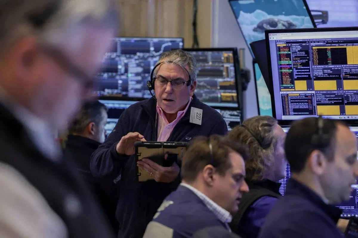 Moroccan Stocks Surge as Banking and Beverage Sectors Drive Gains