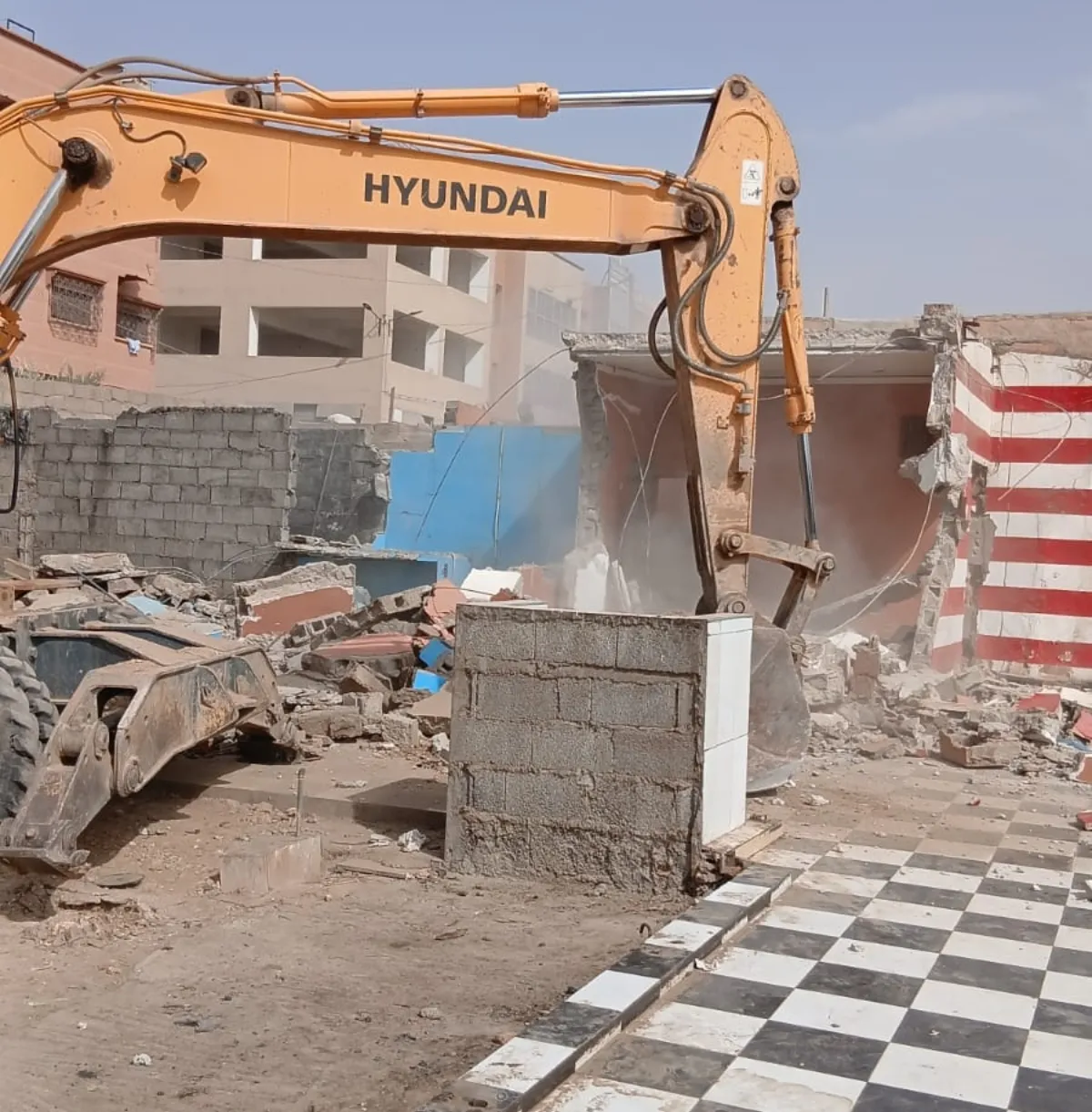 Marrakech Takes Action: Demolition of Illegal Food Stalls on Safi Road