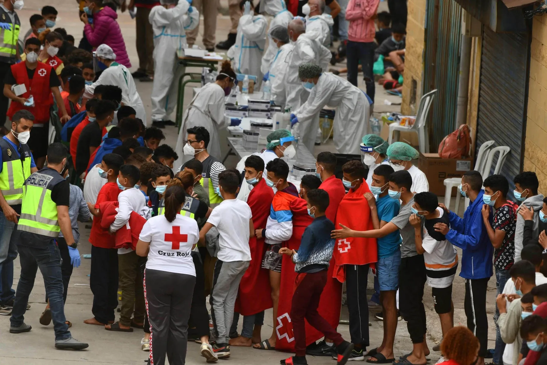 Crisis in Ceuta: Over a Thousand Migrants Arrive Amidst Overwhelming Conditions