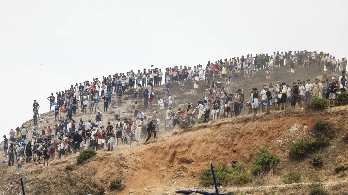 Massive Influx of Migrants in Ceuta: Spanish Press Raises Questions