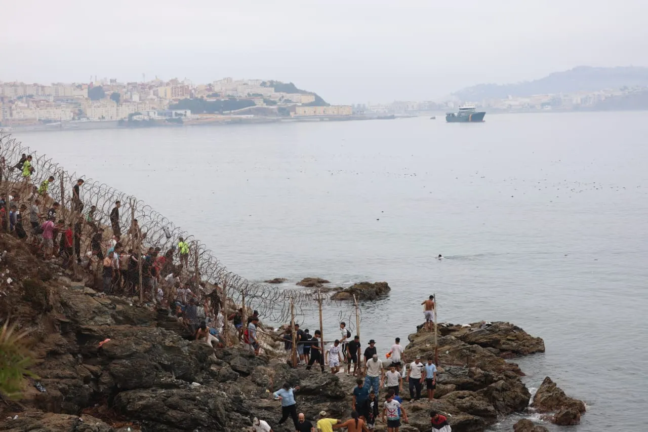 Massive Migrant Departures from Sebta to Morocco: Over 73,500 Recorded